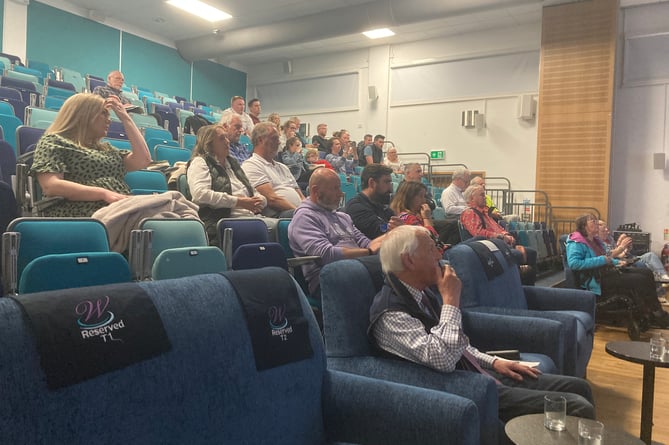 Ivybridge residents turn out for Aldi meeting