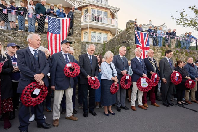 Wreath laying in Salcombe. Photo: Salcombe Town Council