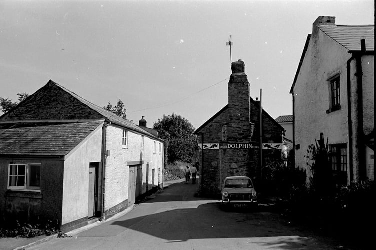 Dolphin Inn, Tallet Bar and Old Hundreth, Kingston