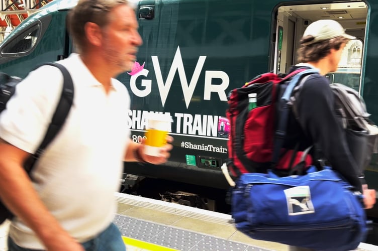 Shania Train Goes To Glastonbury - GWR