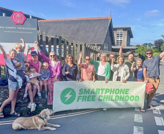 Devon parents say no to smartphones 