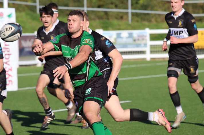 Ivybridge Vandals spin a pass out wide against Brixham