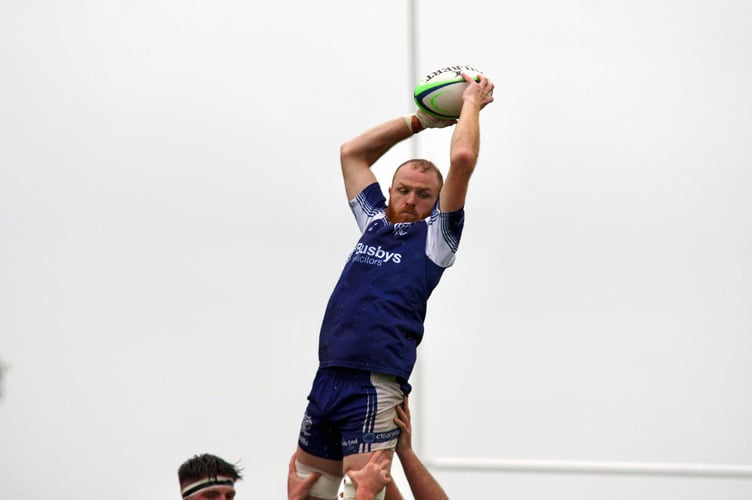 Kingsbridge RFC player winning a lineout