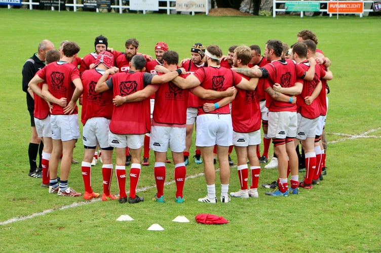 Salcombe RFC huddle