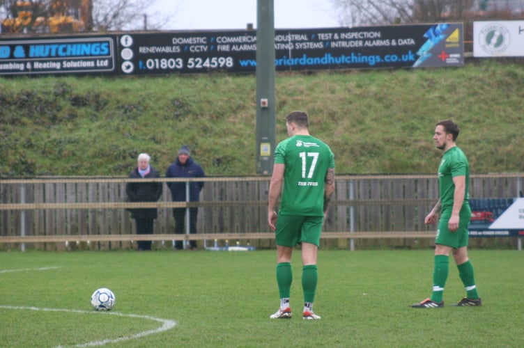 Ivybridge Town duo lining up a free-kick