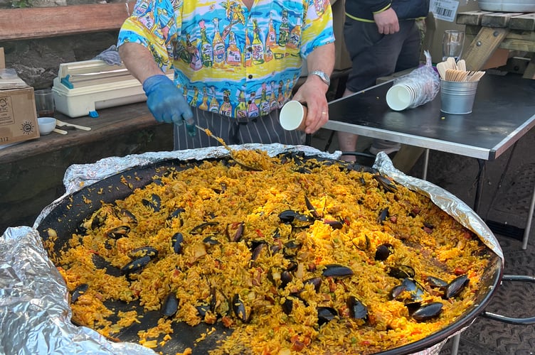 Sampling the paella