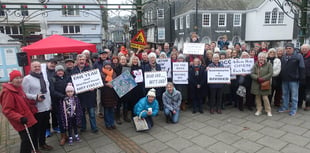 Dartmouth residents rally to get road re-opened 